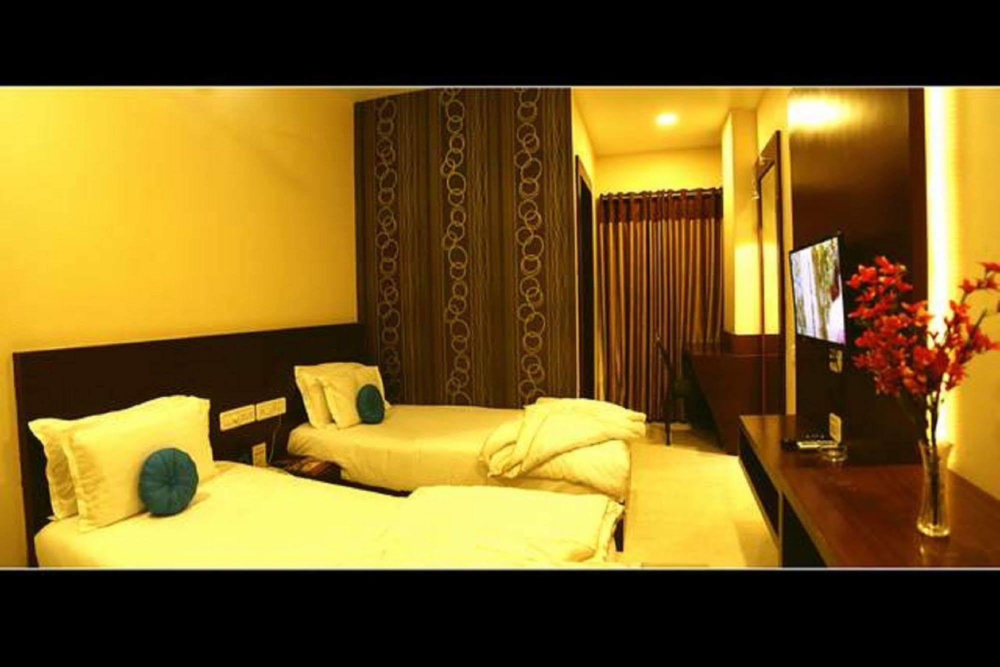 Hotel Shri Khedapati International Dewas Exterior photo